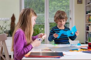 Leia mais sobre o artigo Criatividade infantil: 13 dicas para ajudar as crianças