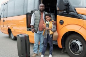 Leia mais sobre o artigo Vai viajar de ônibus com criança? Saiba como evitar estresses