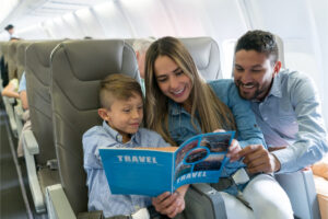 Leia mais sobre o artigo Menor de 18 anos pode viajar sozinho de avião? Confira as regras!