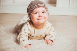 Leia mais sobre o artigo Como vestir o bebê de acordo com a temperatura? Descubra