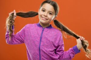 Leia mais sobre o artigo Penteado fácil para criança: inspire-se com 9 dicas