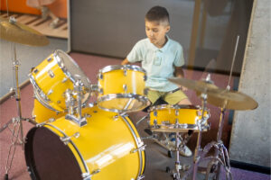 Leia mais sobre o artigo Instrumentos musicais para crianças: veja 7 opções 