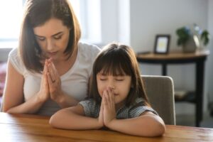 Leia mais sobre o artigo Oração para criança: 5 ideias inspiradoras 