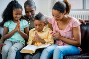 Leia mais sobre o artigo Orações pela família: 10 sugestões abençoadas 