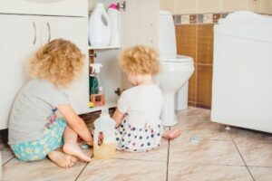 Leia mais sobre o artigo Perigos escondidos em casa: 8 vilões que podem ser fatais para crianças