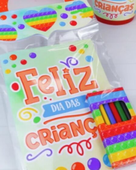 Kit de colorir é uma das melhores lembrancinhas de dia das crianças para alunos